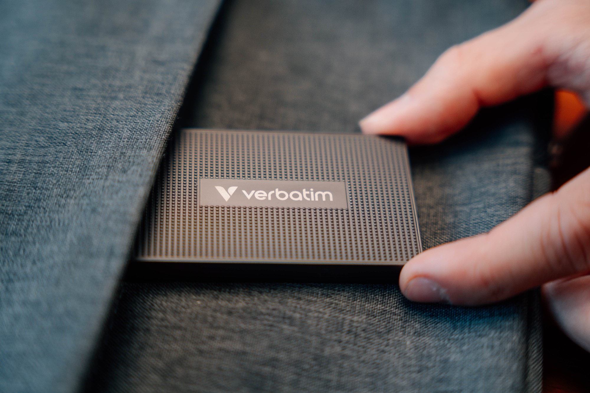 1TB портативный SSD Verbatim Metal Mini, 2000MBps — изображение 4